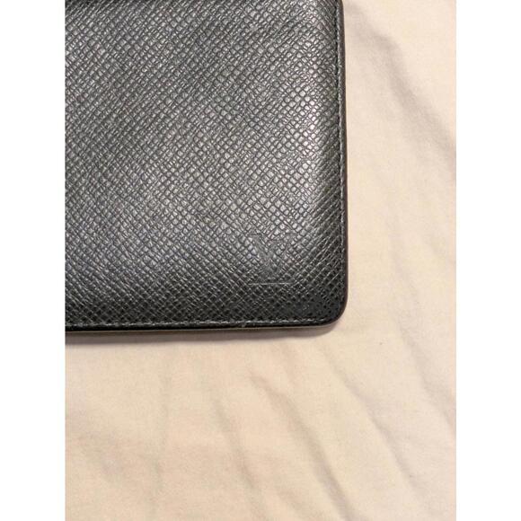 Louis Vuitton Multiple Wallet in Black Epi - Picture 2 of 8